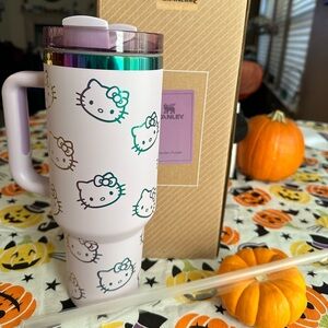 BNIB Hello Kitty Purple STANLEY 40oz Flowstate Tumbler